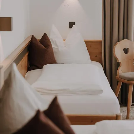 Hotel Bergquelle 3*